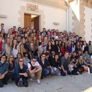 https://academiaidiomas.es/wp-content/uploads/2019/08/Group-travel-for-schools-and-universities_-300x300.jpg