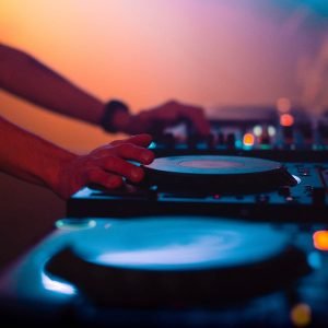 https://academiaidiomas.es/wp-content/uploads/2019/08/spanish-class-plus-dj-300x300.jpg